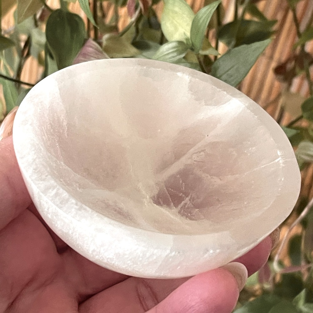 Genuine selenite carved bowl - Picture 10 of 10